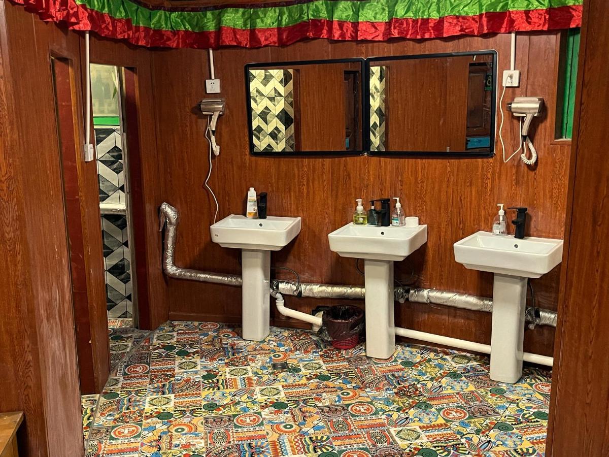 Tavern Hostel仁和客栈 Shangri-La Zewnętrze zdjęcie